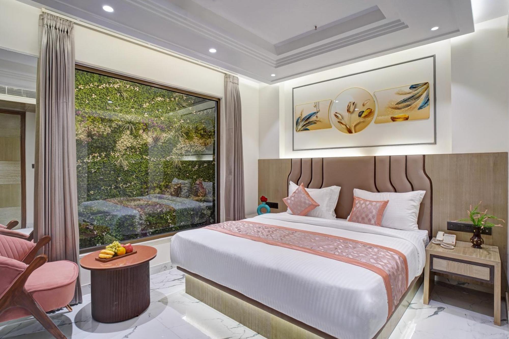 Newly Built Gold The Royal With Rooftop Restaurant - 2Mins Walk From New Delhi Rail Station & 5Mins From Connaught Place Exterior foto