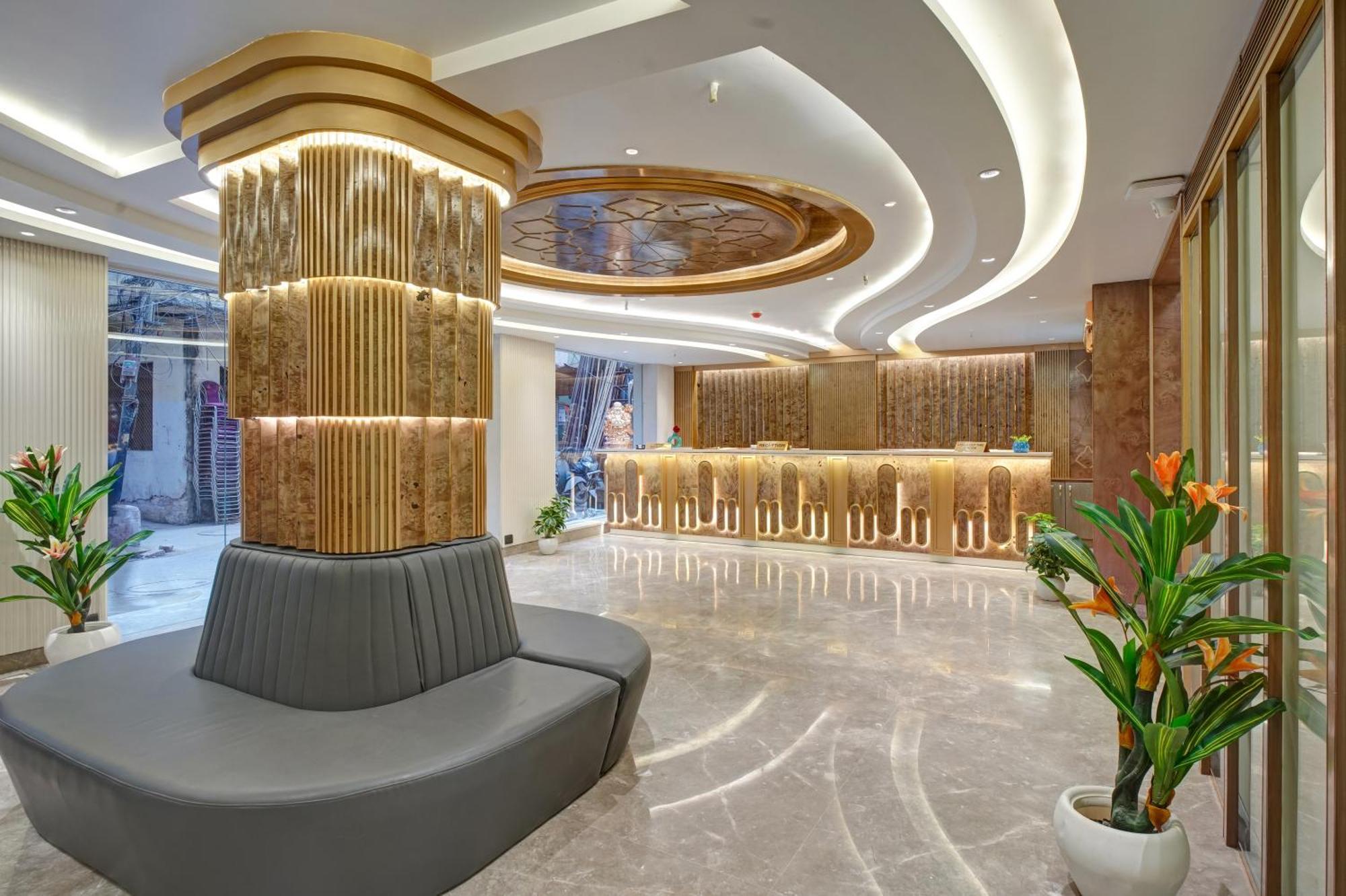 Newly Built Gold The Royal With Rooftop Restaurant - 2Mins Walk From New Delhi Rail Station & 5Mins From Connaught Place Exterior foto