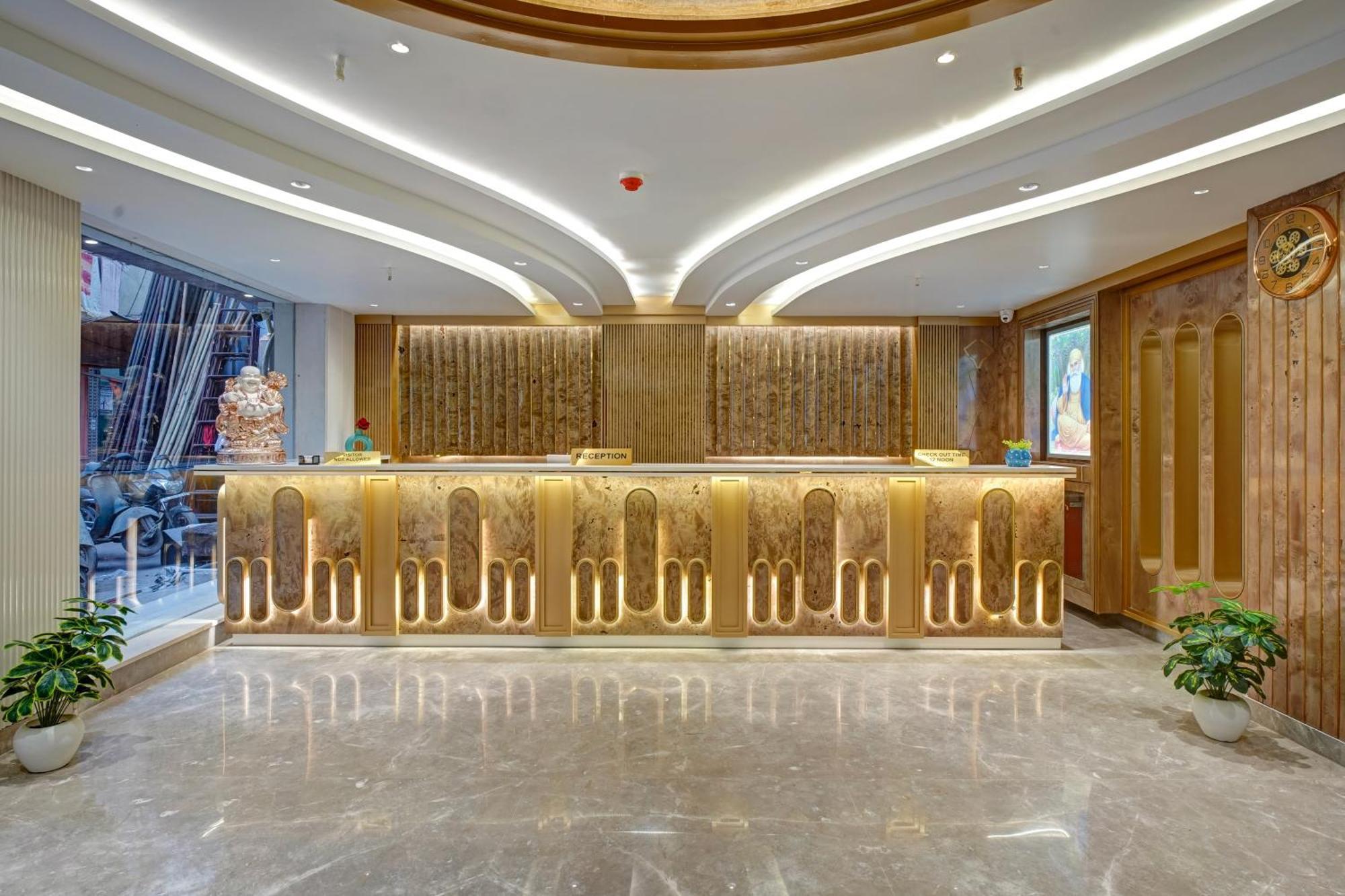 Newly Built Gold The Royal With Rooftop Restaurant - 2Mins Walk From New Delhi Rail Station & 5Mins From Connaught Place Exterior foto