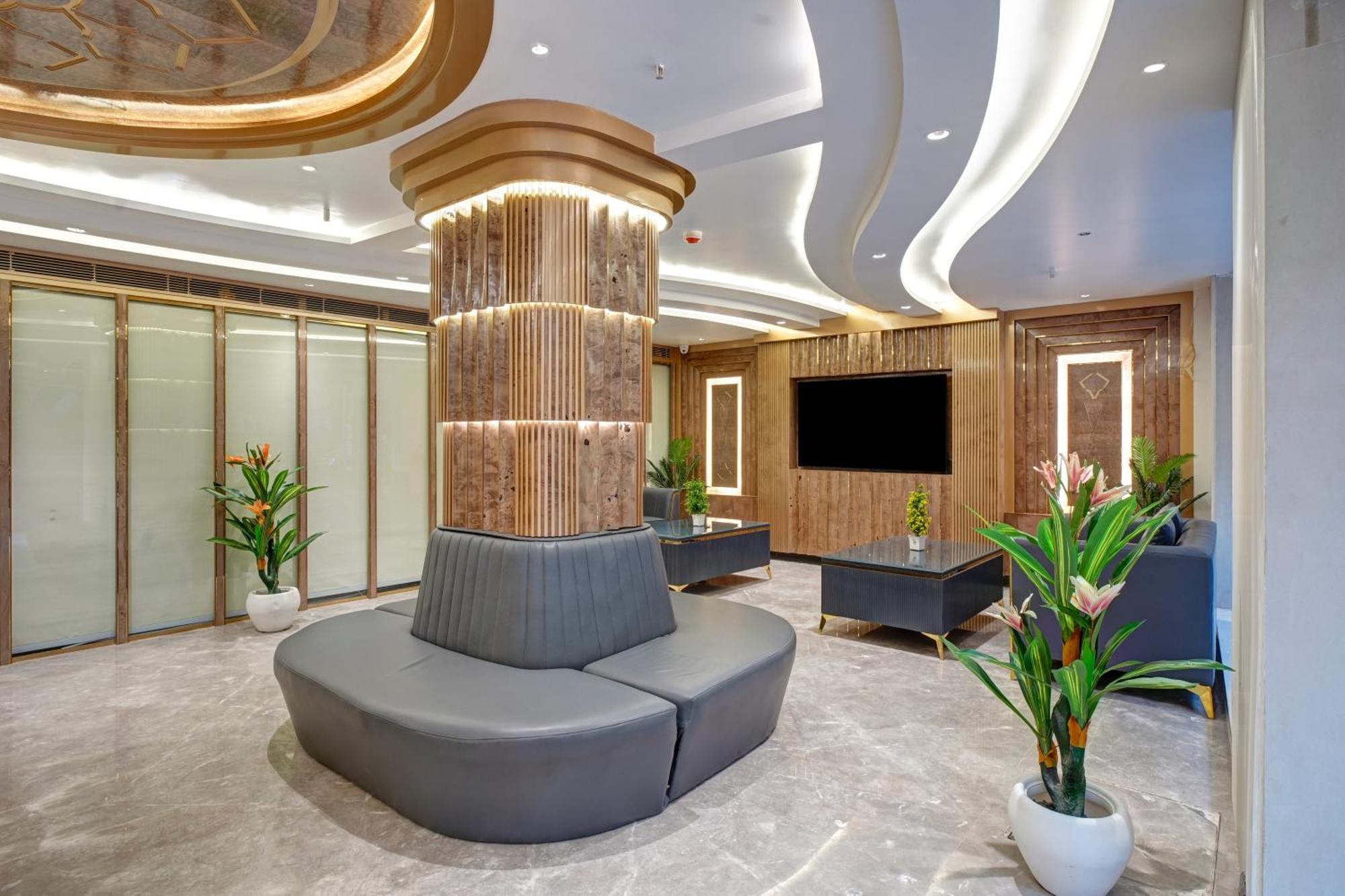 Newly Built Gold The Royal With Rooftop Restaurant - 2Mins Walk From New Delhi Rail Station & 5Mins From Connaught Place Exterior foto