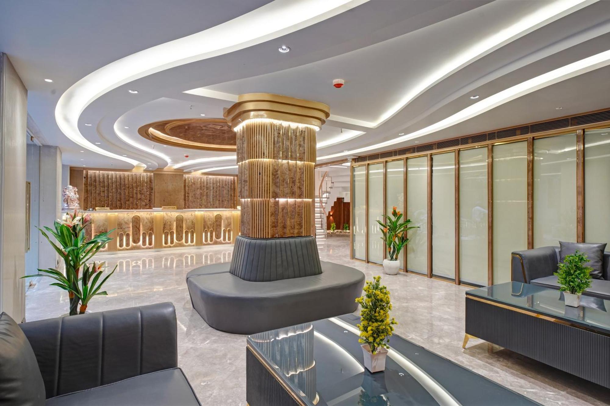 Newly Built Gold The Royal With Rooftop Restaurant - 2Mins Walk From New Delhi Rail Station & 5Mins From Connaught Place Exterior foto