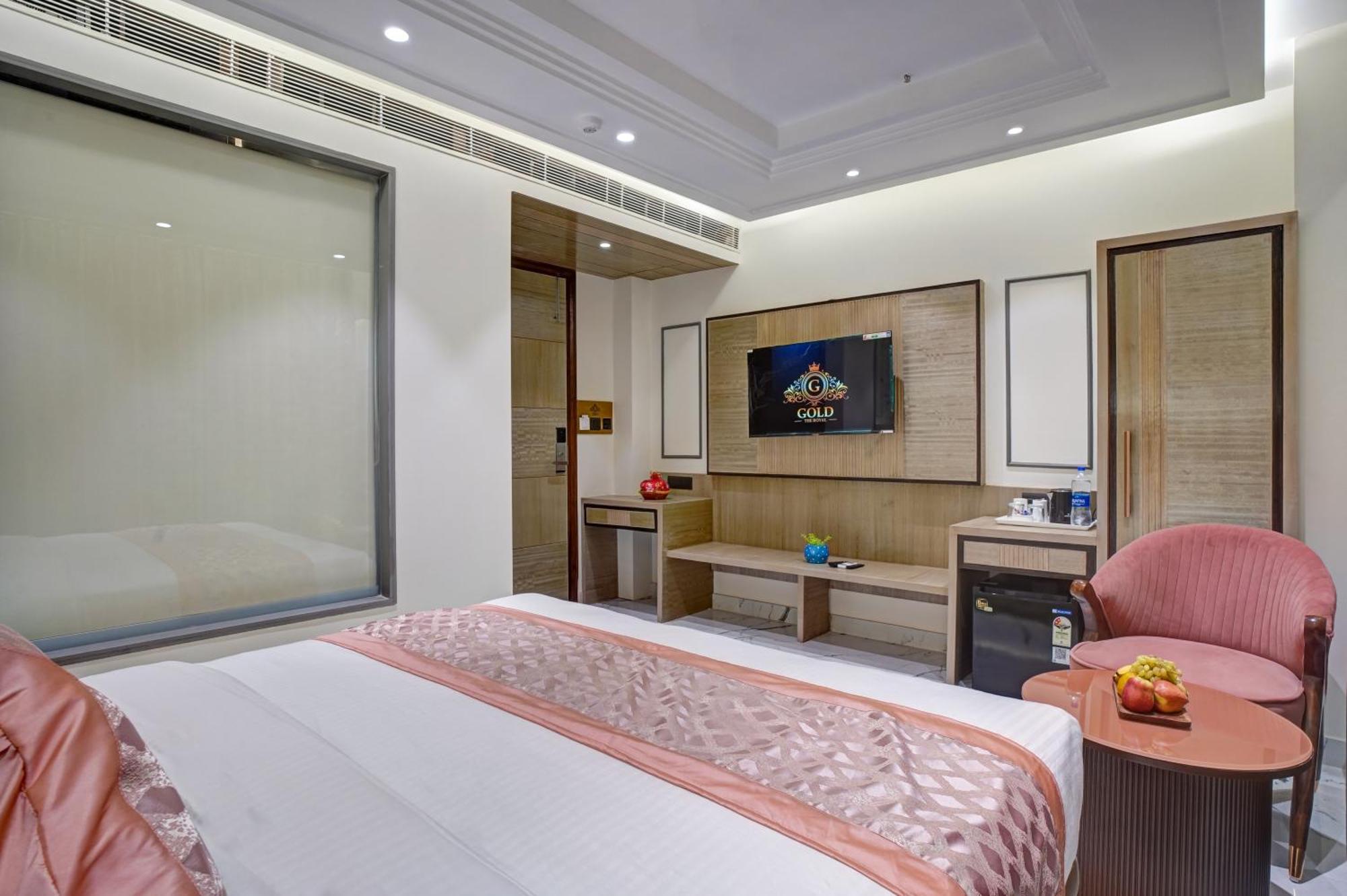 Newly Built Gold The Royal With Rooftop Restaurant - 2Mins Walk From New Delhi Rail Station & 5Mins From Connaught Place Exterior foto