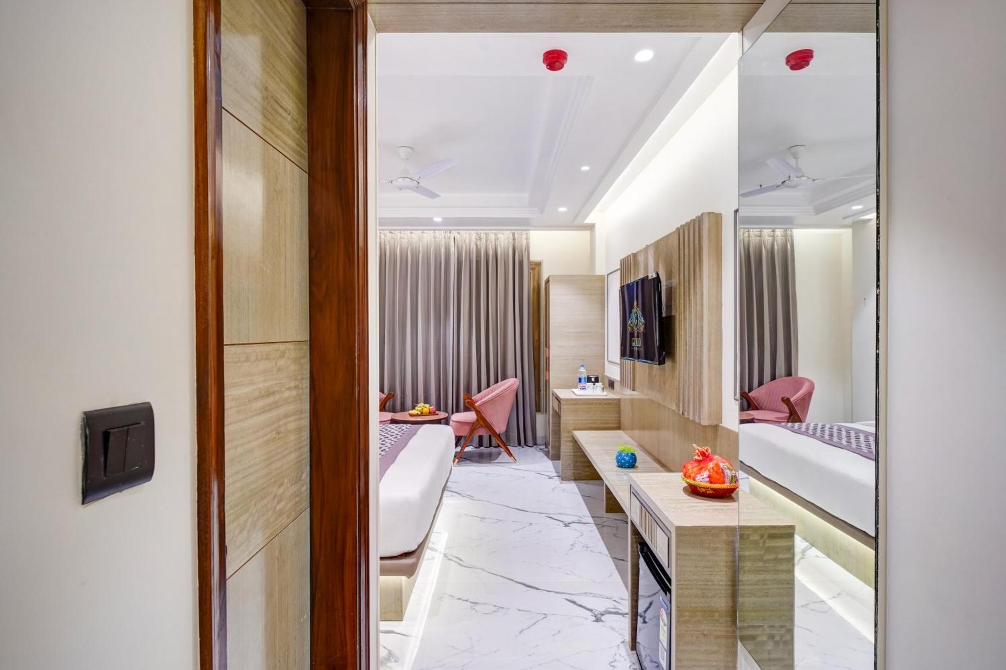 Newly Built Gold The Royal With Rooftop Restaurant - 2Mins Walk From New Delhi Rail Station & 5Mins From Connaught Place Exterior foto