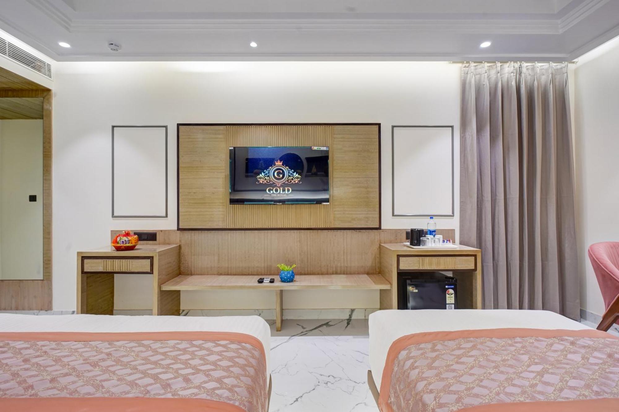 Newly Built Gold The Royal With Rooftop Restaurant - 2Mins Walk From New Delhi Rail Station & 5Mins From Connaught Place Exterior foto