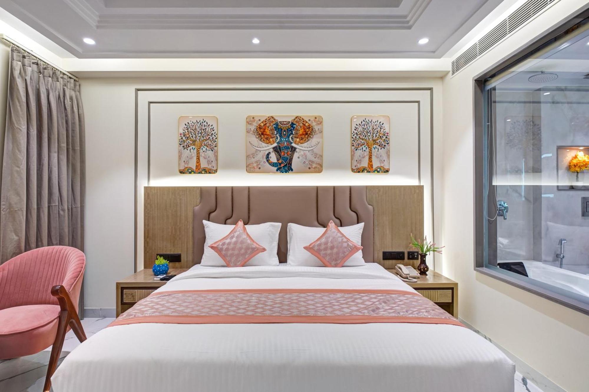 Newly Built Gold The Royal With Rooftop Restaurant - 2Mins Walk From New Delhi Rail Station & 5Mins From Connaught Place Exterior foto