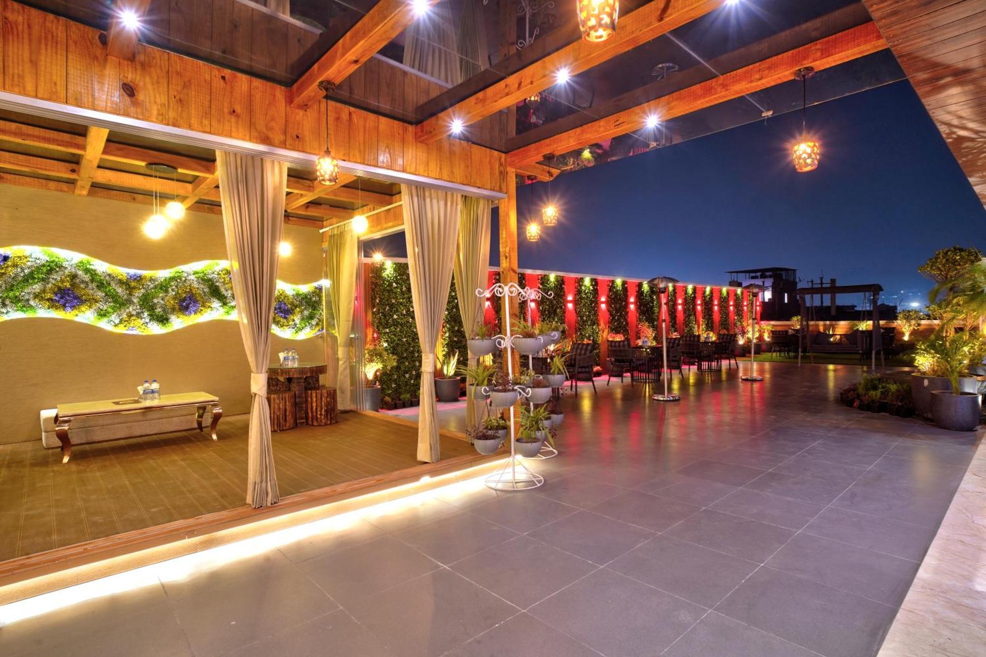 Newly Built Gold The Royal With Rooftop Restaurant - 2Mins Walk From New Delhi Rail Station & 5Mins From Connaught Place Exterior foto
