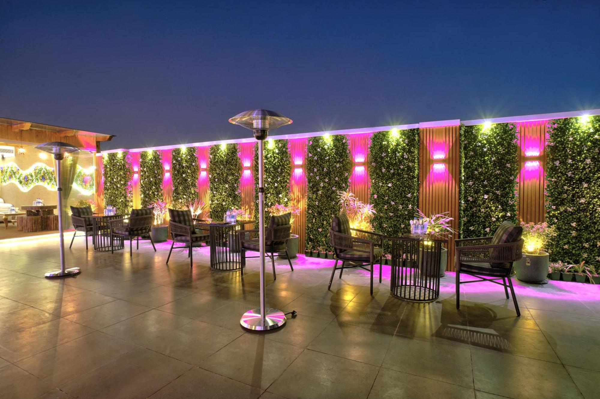 Newly Built Gold The Royal With Rooftop Restaurant - 2Mins Walk From New Delhi Rail Station & 5Mins From Connaught Place Exterior foto
